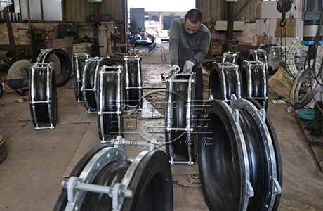 上海駱盈向恒隆廣場(二期)供應(yīng)伸縮器